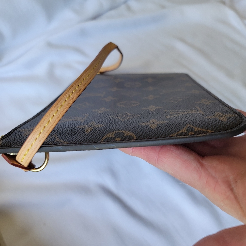 Louis Vuitton Neverfull MM Monogram Wristlet Pouch - Picture 6 of 13